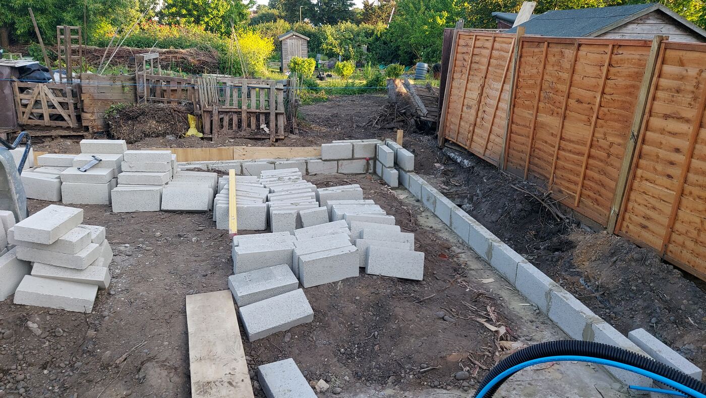 Footings and blockwork to DPC